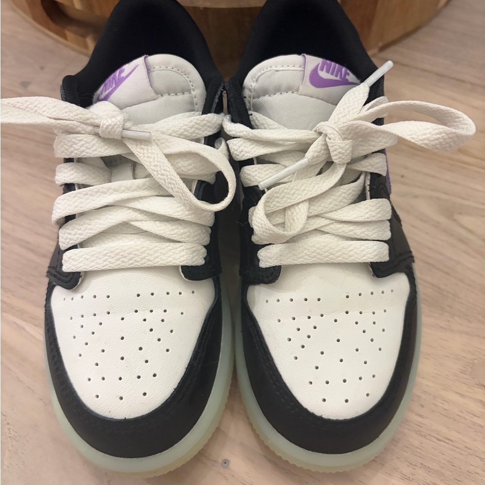Kids Nike Black and White Low-Top Sneakers